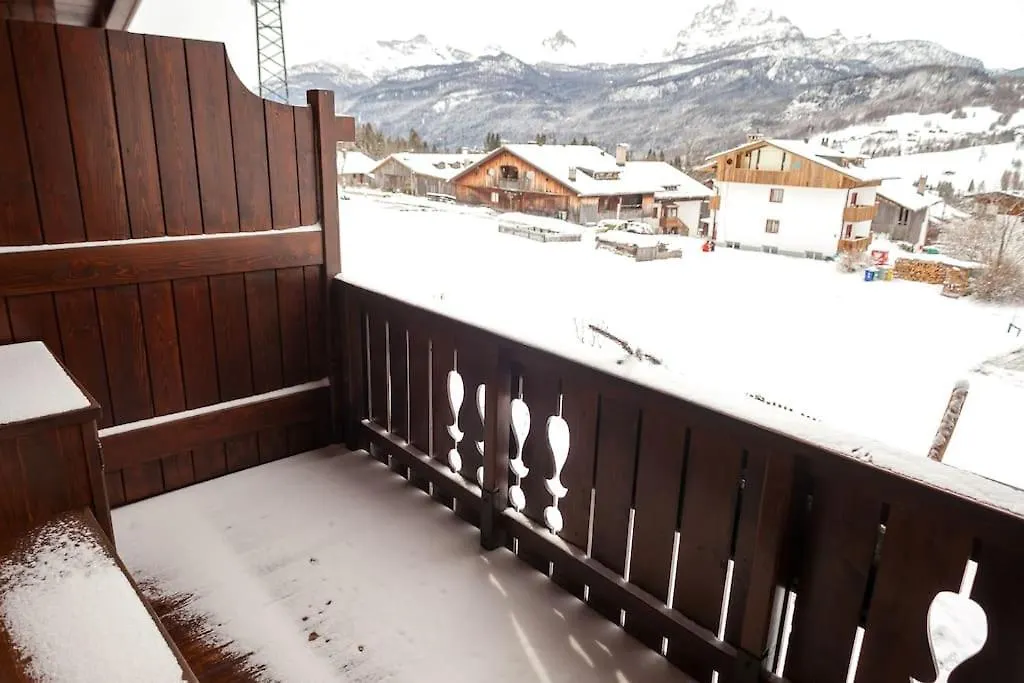 Verocai Views By Welchome Cortina dʼAmpezzo 0*,  Itália